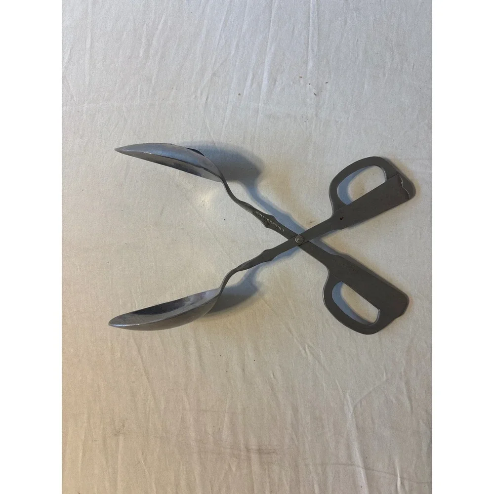 Oneida Salad Tongs Royal Provincial  Scissor Style Silver‎ Good Vintage